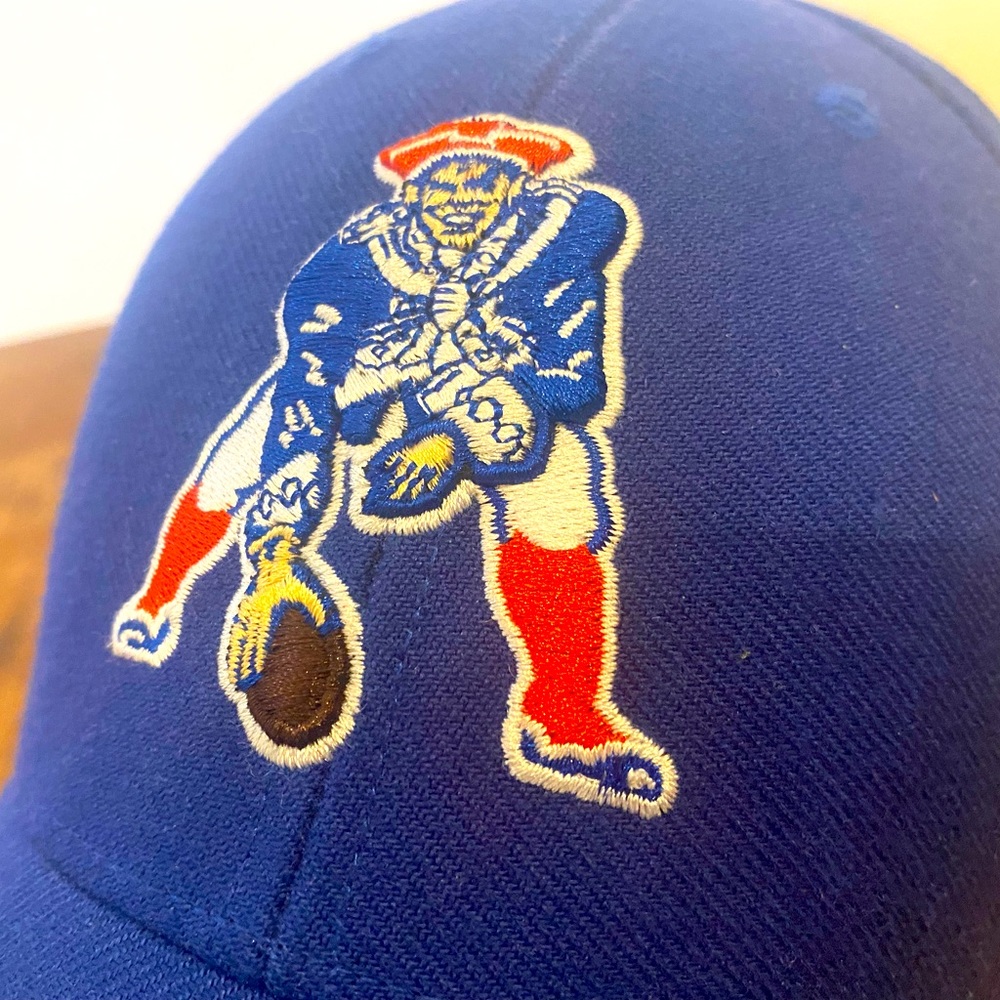 ‘47 BRAND NFL NEW ENGLAND PATRIOTS HAT. Royal blue. One size.